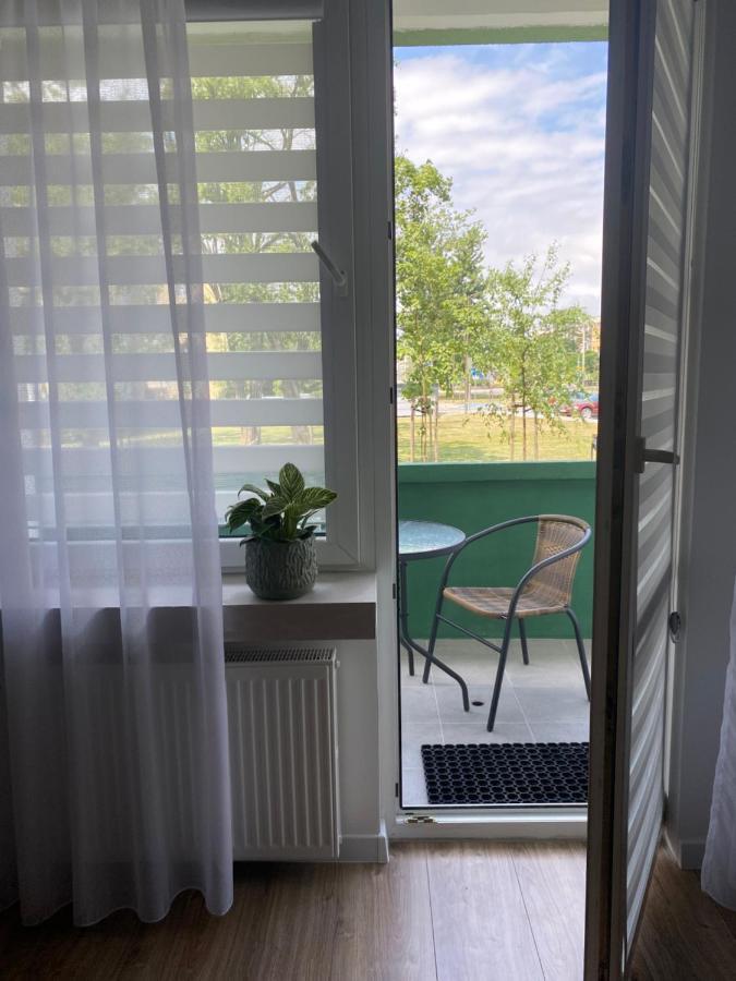 Nowoczesny Apartament w Dzierżoniowie - parter - balkon - pokój + sypialnia Dzierzoniow Exterior foto