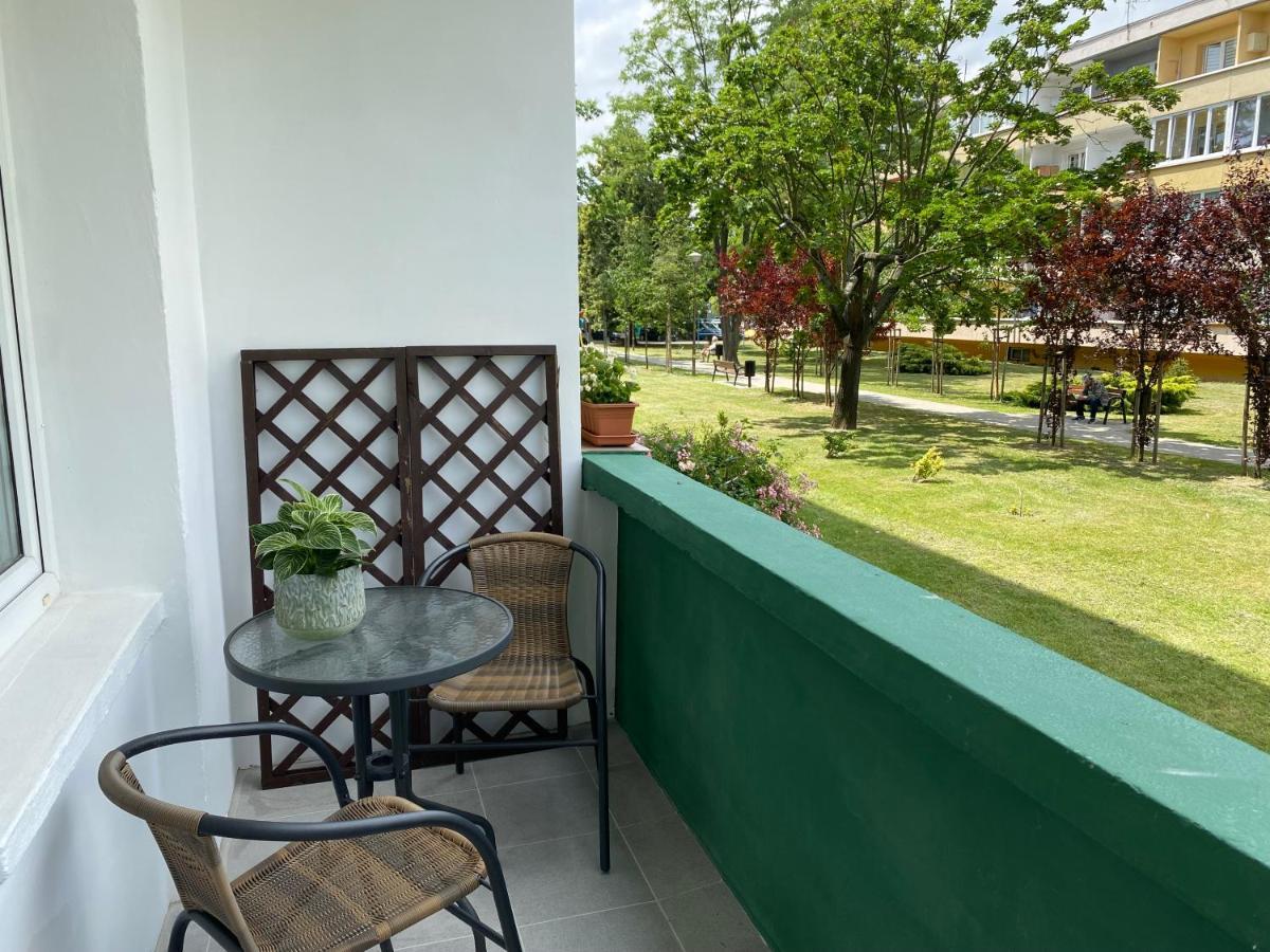 Nowoczesny Apartament w Dzierżoniowie - parter - balkon - pokój + sypialnia Dzierzoniow Exterior foto